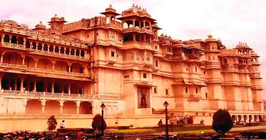 City Palace Udaipur Tourist Places In Hindi