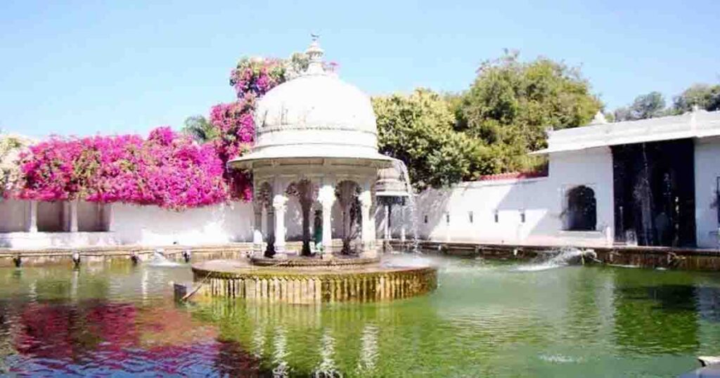 Saheliyo Ki Baadi Udaipur Tourist Places In Hindi