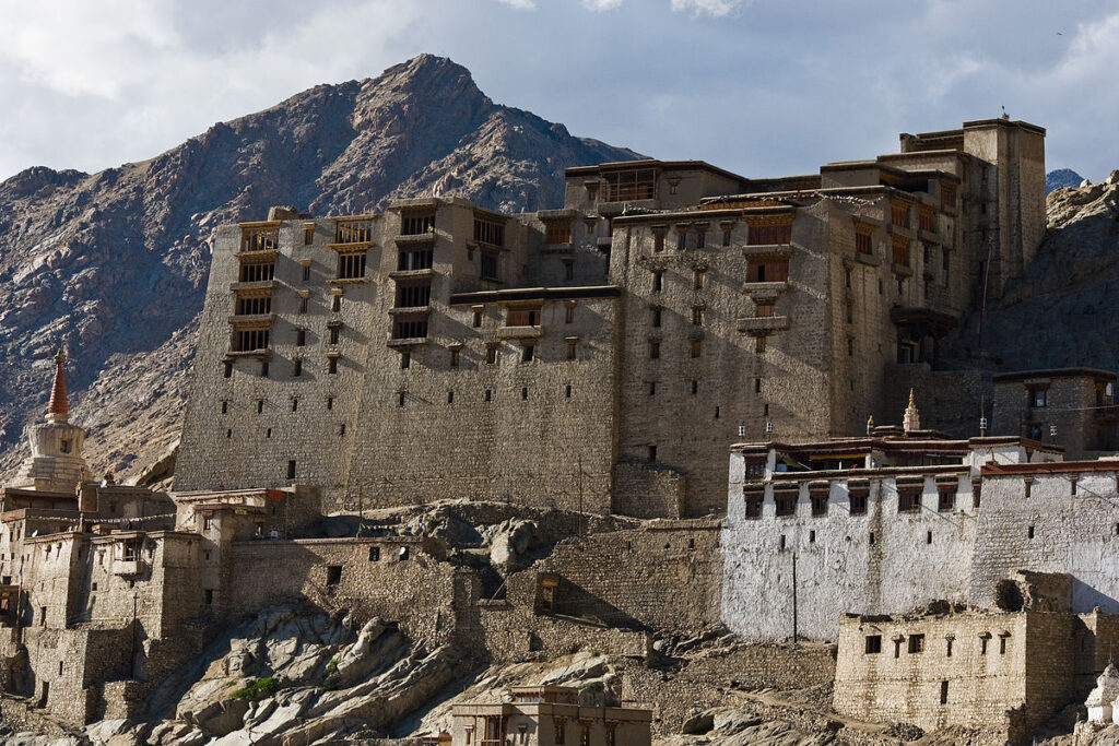 Leh Ladakh Me Ghumne Ki Jagah Leh Palace In Hindi