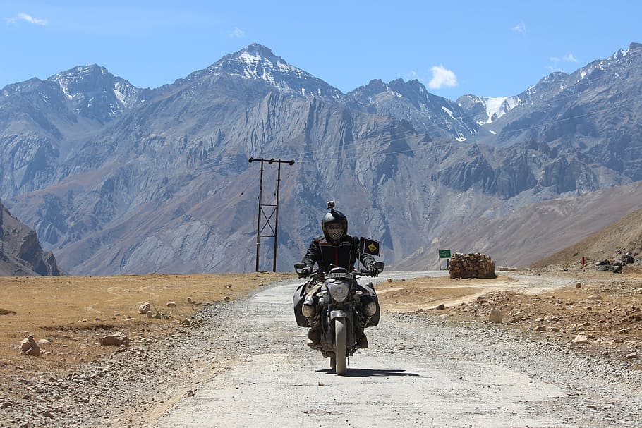 बाइक राइडिंग : Bike Riding In Leh Ladakh In Hindi