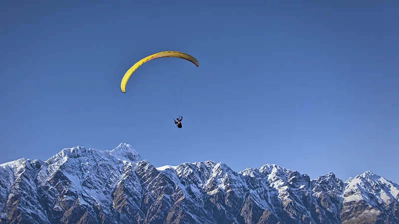 पैराग्लाइडिंग : Paragliding In Ladakh In Hindi